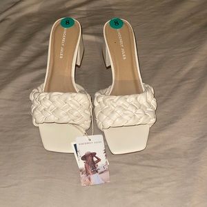 NWT chunky low heal sandals